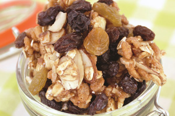 Energy Food: Honey, Nuts and Raisins