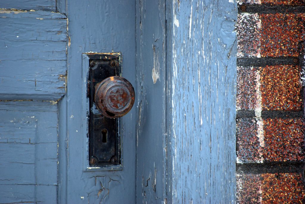 Weathered_door_handle