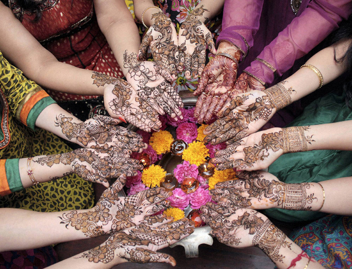 Mehndi or Henna Traditional Tattoo: karwa chauth mehendi