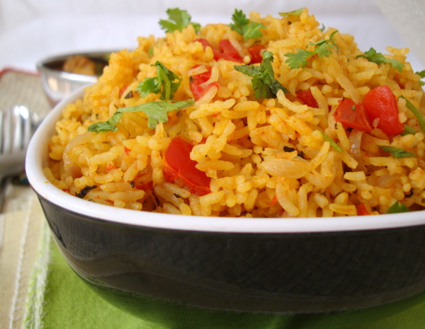 #IndianRecipe: Thakkali Sadam (Spicy Tomato Rice Recipe)