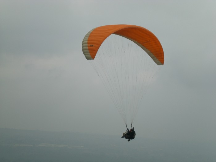 Paragliding in Puncak Paragliding in Puncak