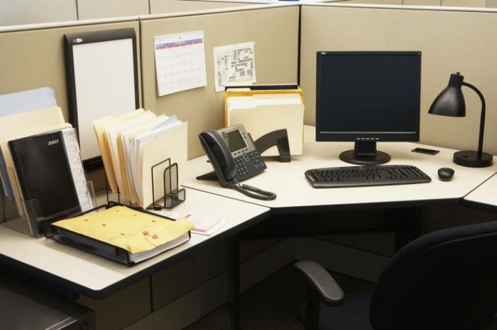 8 Quick Tips to Organize your Work Desk