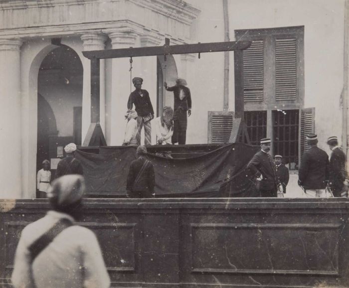 Execution in the front of Stadhuis during Dutch colonial era