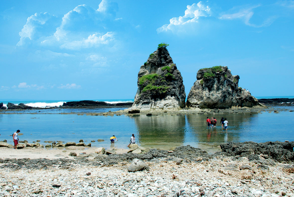 pantai sawarna