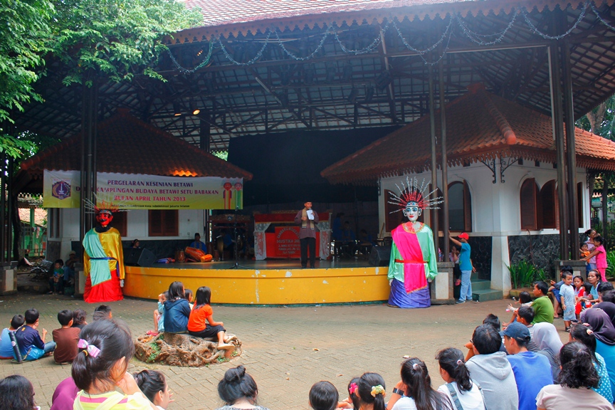 One of the cultural performances at Setu Babakan