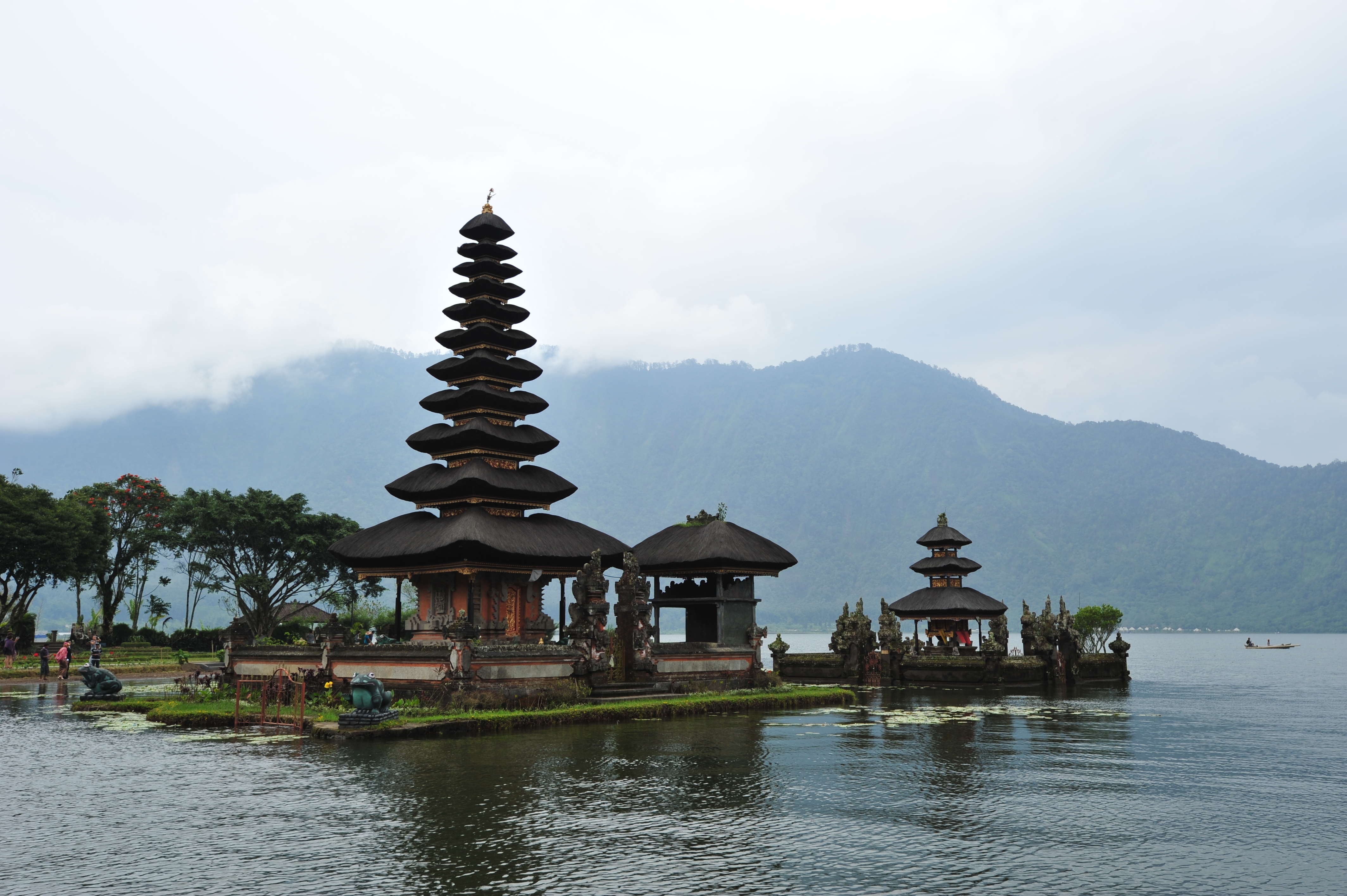 1_pura_ulun_danu_bratan_2011