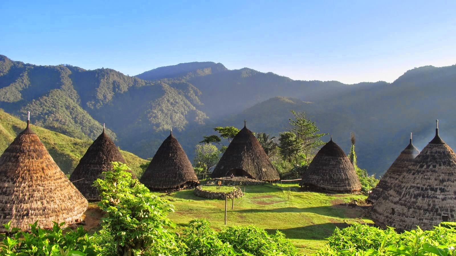 The cone houses at Wae Rebo village