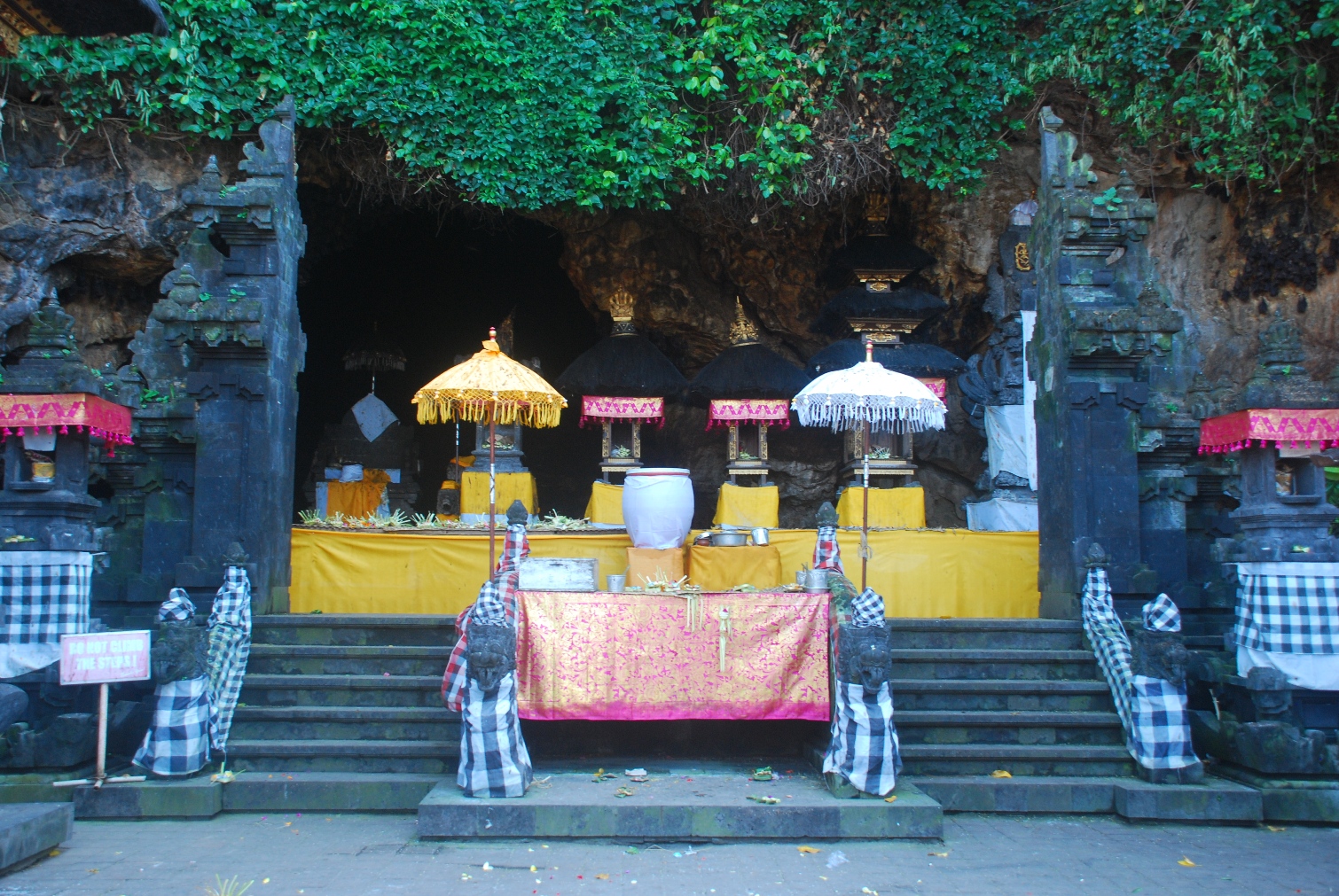 goa-lawah