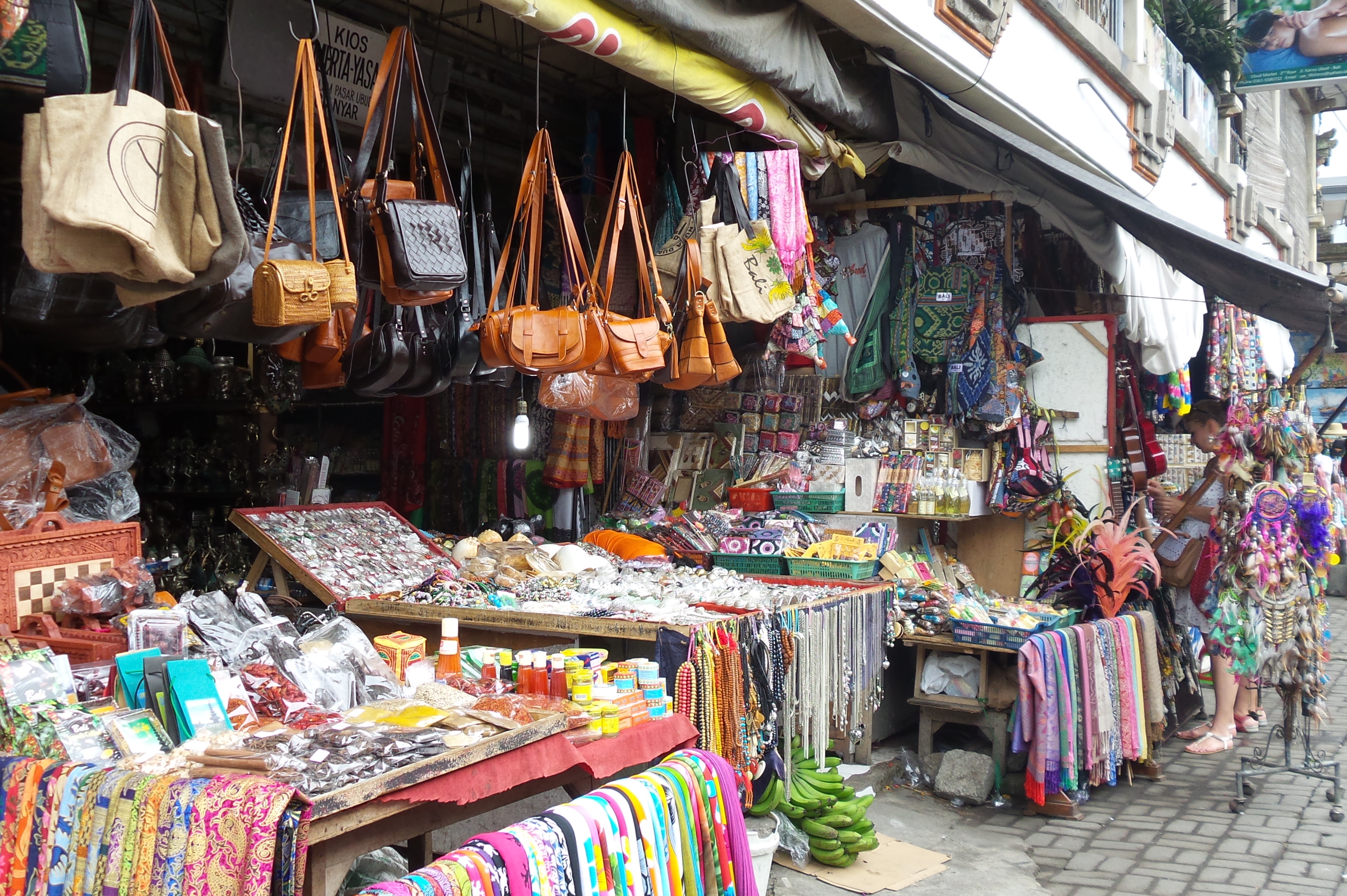 Best Bali Shopping Places - Find Souvenirs, Handicrafts & Batik