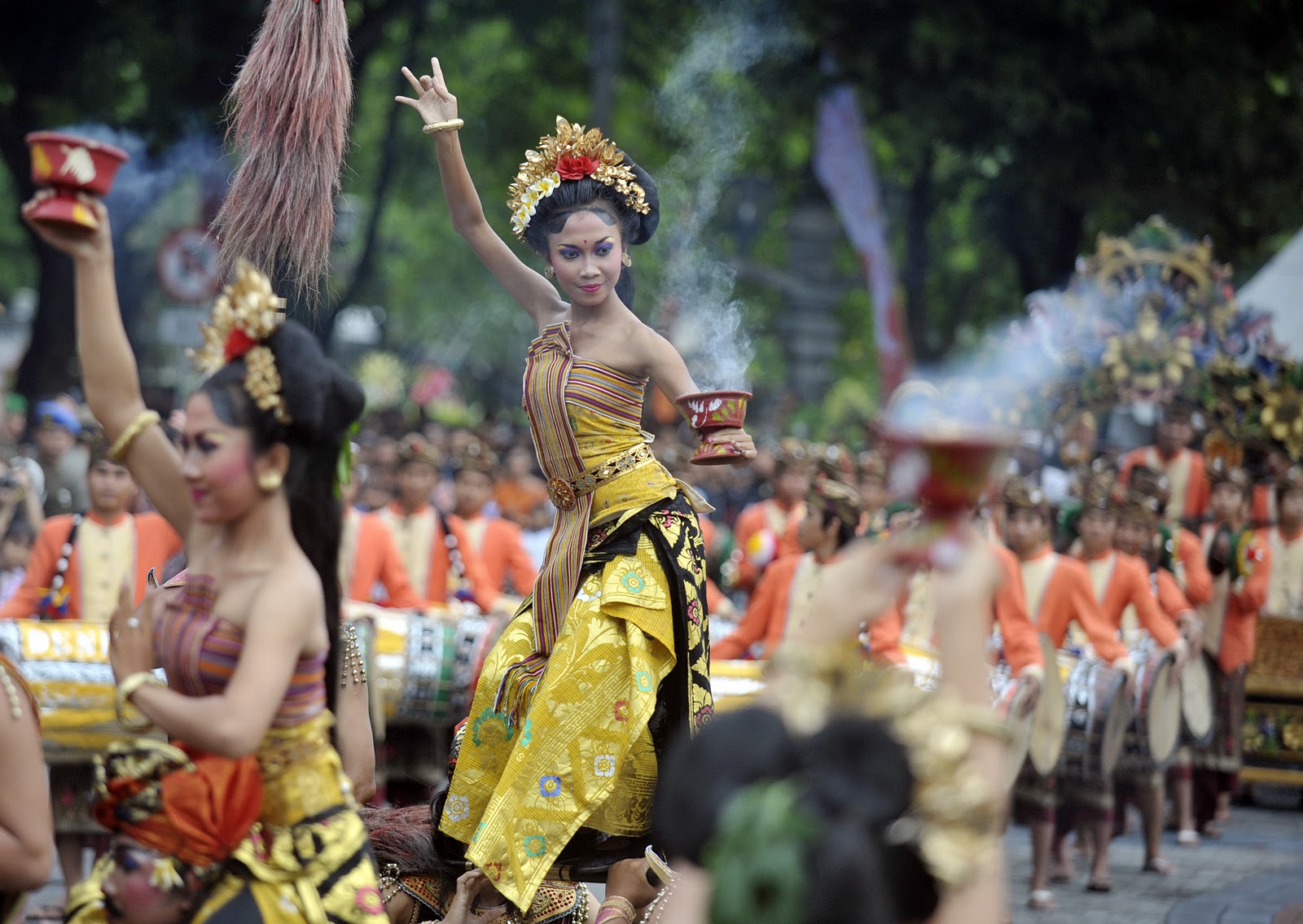 Going to Bali for New Year? Don't Forget to Visit Denpasar Festival 2016!
