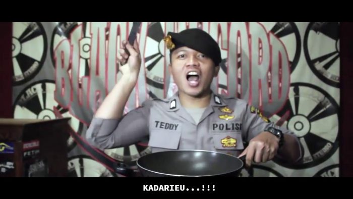 #TrendingNow: Police Officer Sings a Rap Song about Tahu Bulat