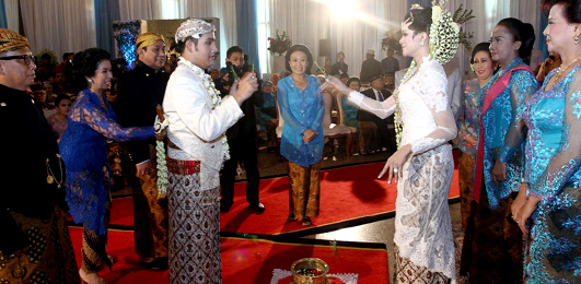 The Magical Javanese Wedding Ceremony