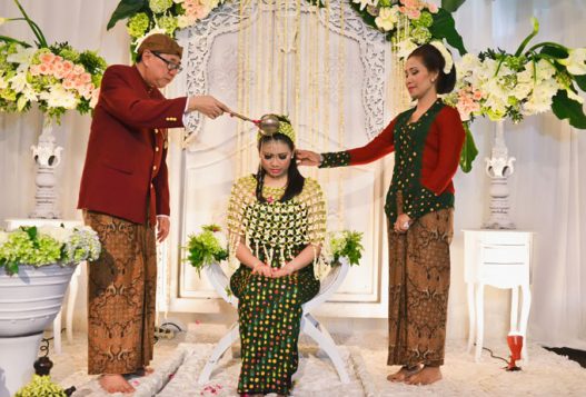 The Magical Javanese Wedding Ceremony - Indoindians.com
