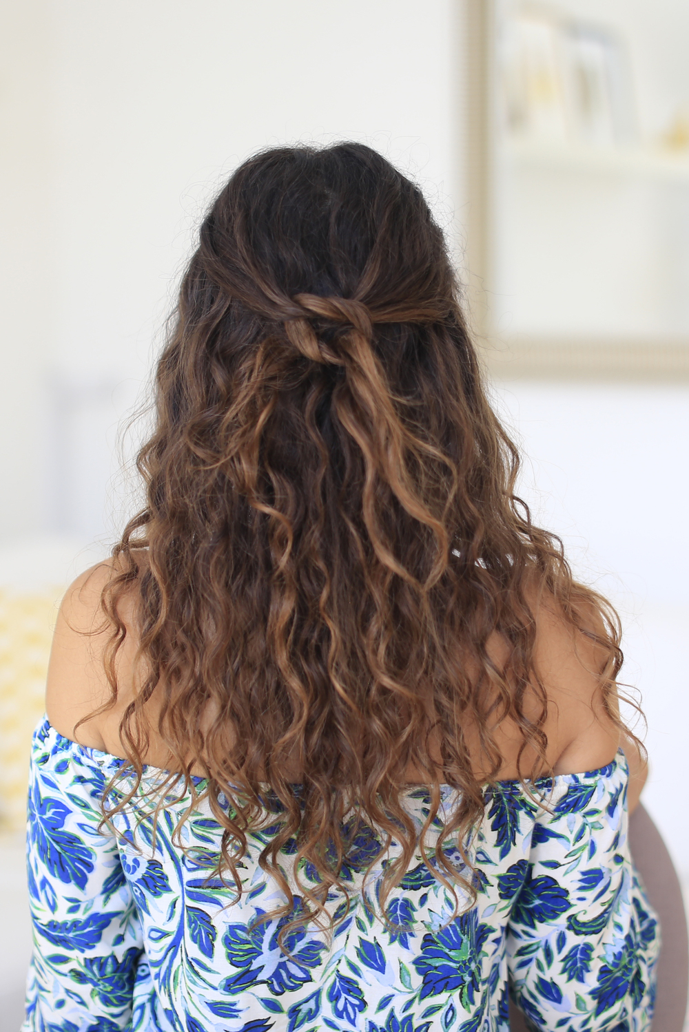 5 Easy, Quick Hairstyles for Naturally Curly Hair (with instructions) -  