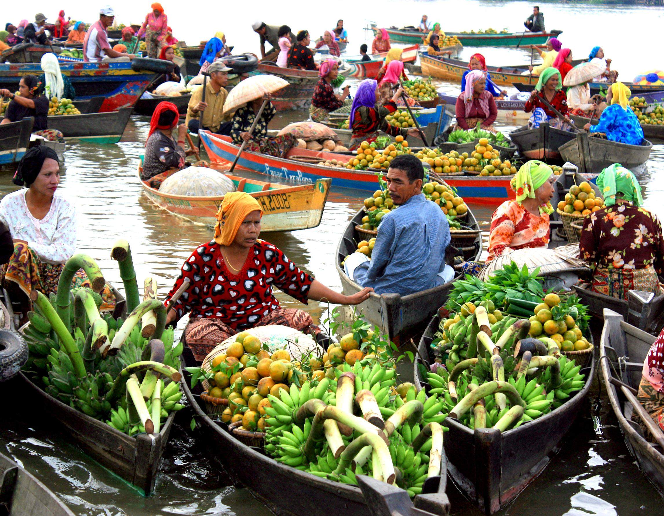 6 Must Visit Floating Markets in Indonesia