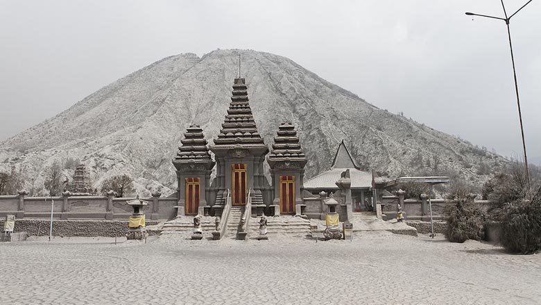 pura-luhur-poten-mesmerizing-trips-brahma-palaces-around-java