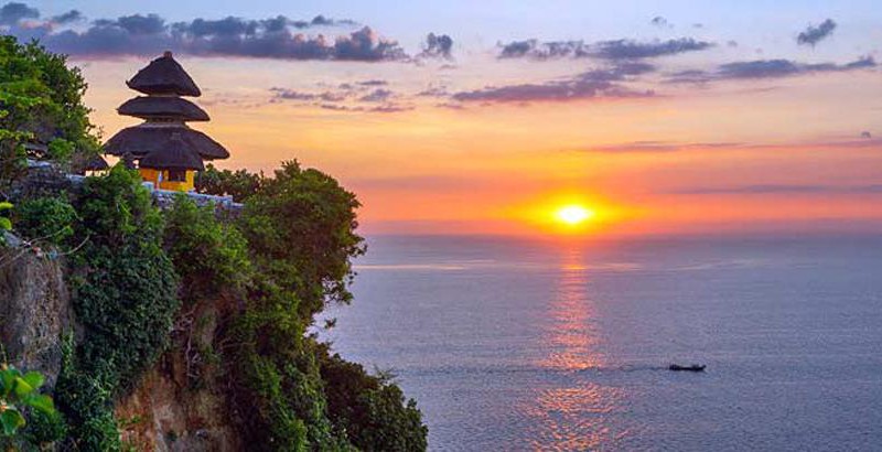 uluwatu-temple-senior-tourist-tips-must-try-spots-in-bali