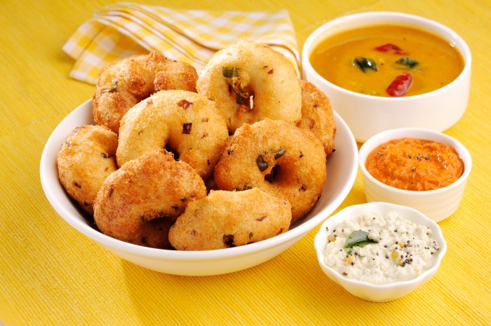 Medu Vada Sambhar Coconut Chutney Tomato Chutney Medu Vada Sambhar Coconut Chutney Tomato Chutney