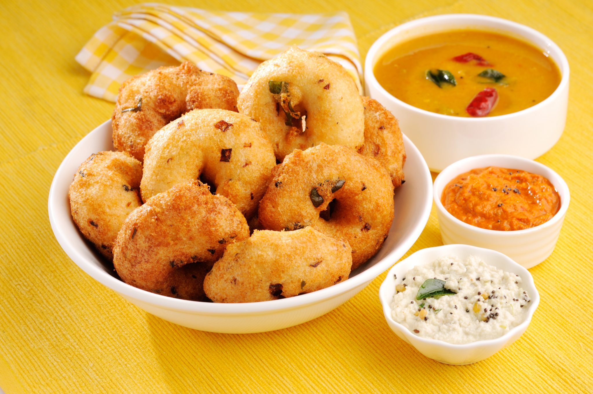 Medu Vada Sambhar Coconut Chutney Tomato Chutney