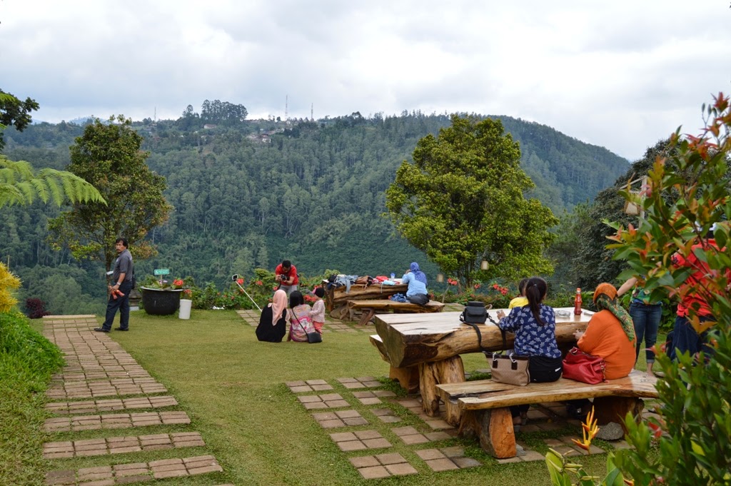 11-restaurants-in-bandung-with-breathtaking-views-cafe-d-pakar