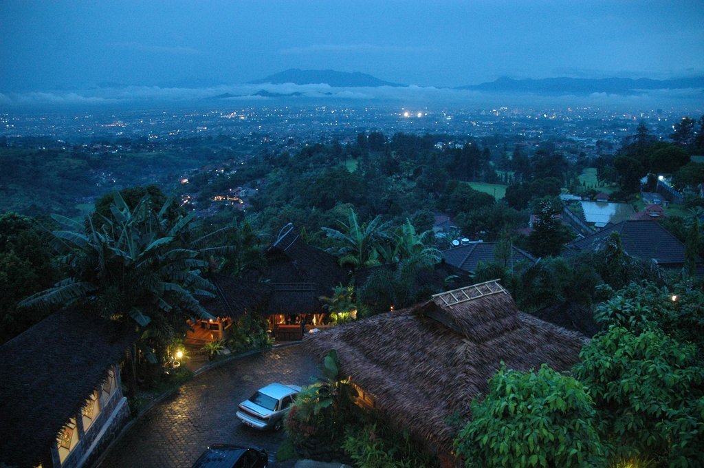 11-restaurants-in-bandung-with-breathtaking-views-the-stone-cafe
