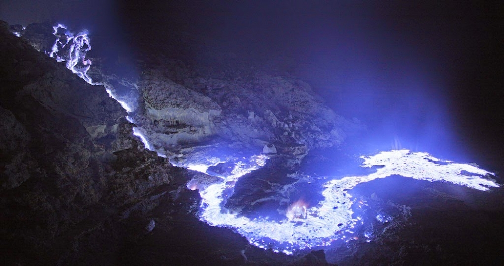 Natural-Wonders-of-Indonesia-Kawah-Ijen-Banyuwangi