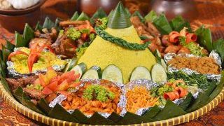 Indonesian-Special-Occasion-Food-Nasi-Tumpeng-Recipe