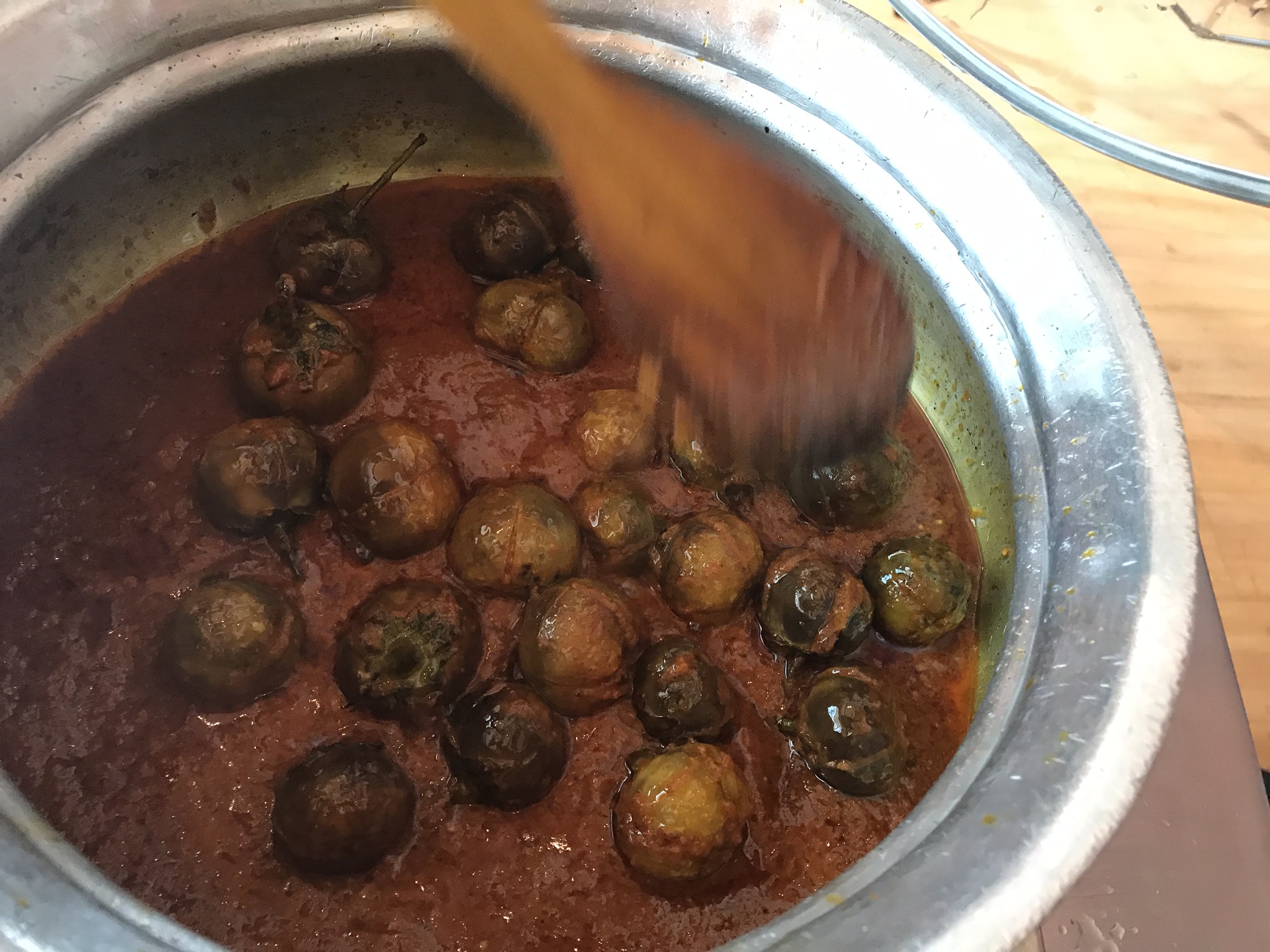 Bagahare Baigan in the heavy bottom traditional pot