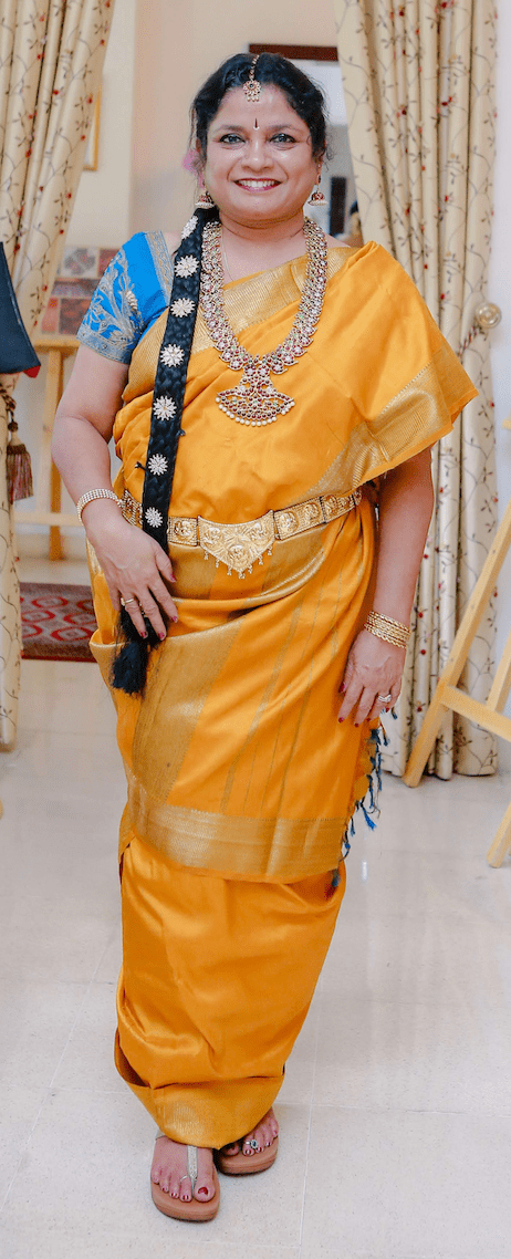 madisaar-9-yeards-saree-draping-siginificance-by-shanthi-seshadari-in-madisar-saree-syle-and-temple-jewelry-full-view