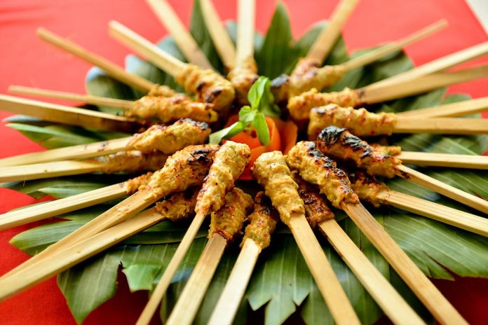 7-Traditional-Bali-Dishes-You-Must-Try-Satay-Lilit