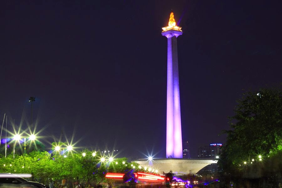 7-Souvenirs-You-Can-Buy-in-Jakarta-Monas-Figurine