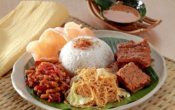 Nasi Uduk Most-Popular-Street-Food-in-Indonesia-Nasi-Uduk