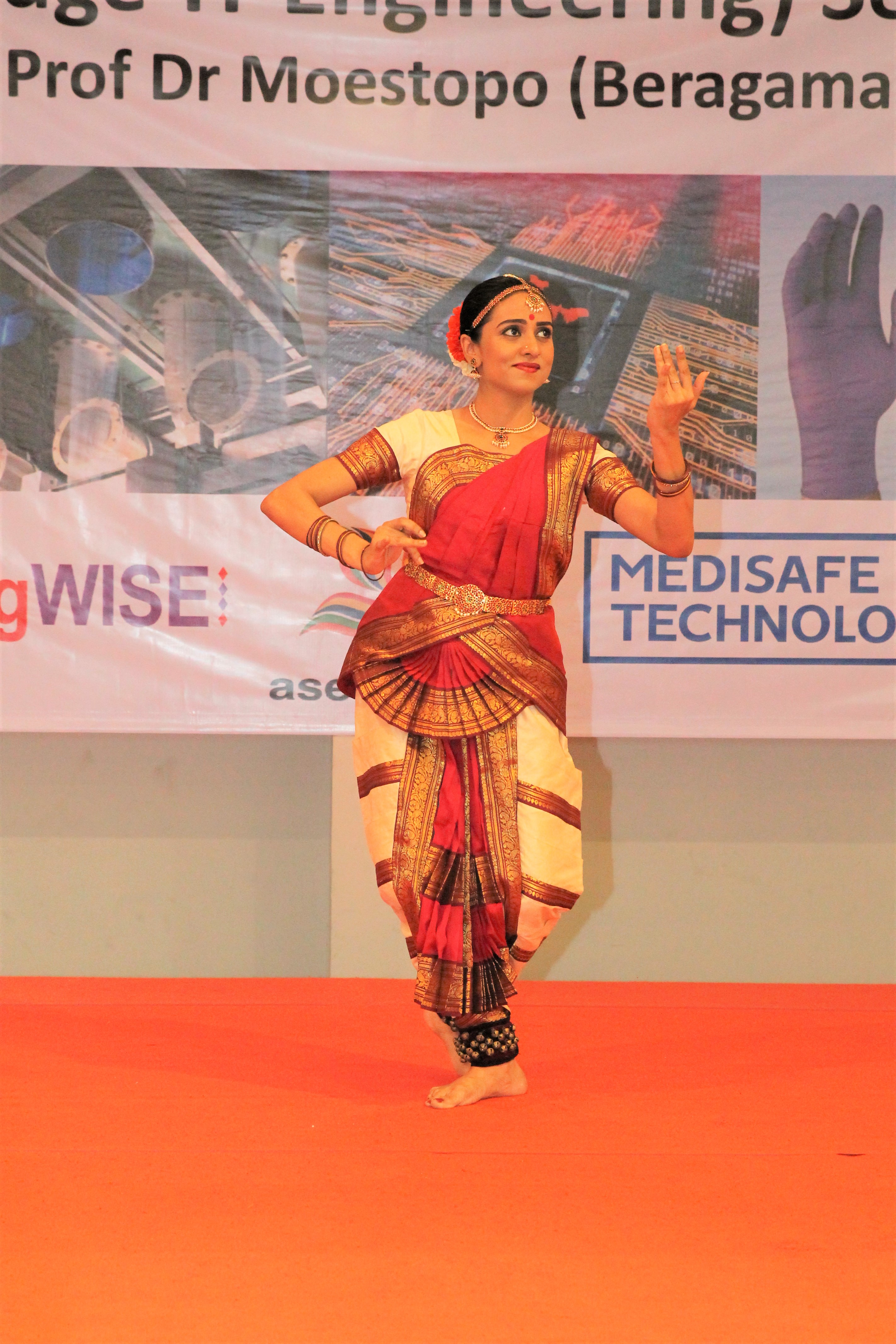 Best of India KNITE included a classical dance performed by Ms Archita