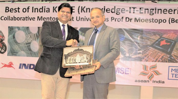 Amol Titus receives a Milestone Achievement Award for Youth Development for teaching and mentoring 10,000 Indonesian youth Amol Titus wins Milestone Achievement Award