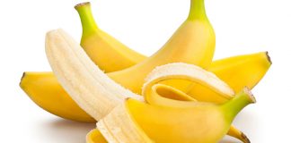 6-Natural-Ingredients-to-Remove-Under-Eye-Wrinkles-Bananas