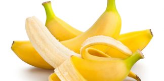 6-Natural-Ingredients-to-Remove-Under-Eye-Wrinkles-Bananas