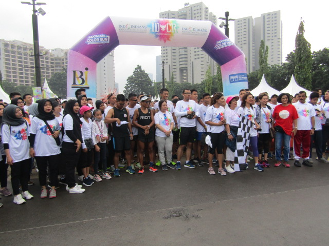 Flag off to the 5k Indoindians Holi Color Run by Niharika Yadav, CEO AXA Financial Indonesia