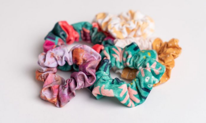 Tips-n-Tricks-to-Make-DIY-Scrunchie