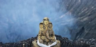 Experience-Lord-Ganesha-at-Mount-Bromo