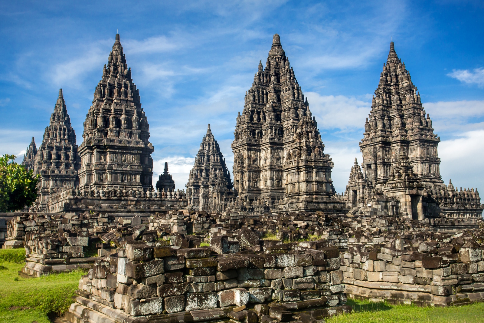 Prambanan, the largest Hindu temple in Indonesia - Indoindians.com