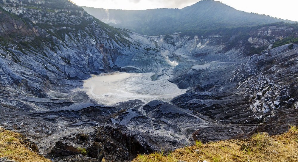 The-Backpackers-Guide-to-Bandung-Exploring-the-Volcanoes