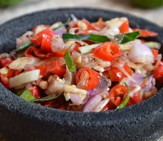 Savory-and-Spicy-Sambal-Matah-Recipe