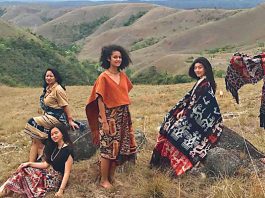12-Traditional-Fabrics-of-Sumba