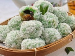 8-Indonesian-Snacks-that-are-Perfect-with-Coffee-Kue-Klepon