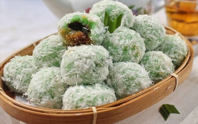 8-Indonesian-Snacks-that-are-Perfect-with-Coffee-Kue-Klepon