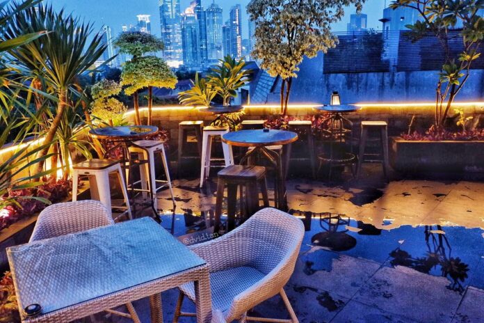 16-Restaurants-and-Cafes-with-Breathtaking-City-Views-in-Jakarta-Upstairs-Rooftop-Cafe