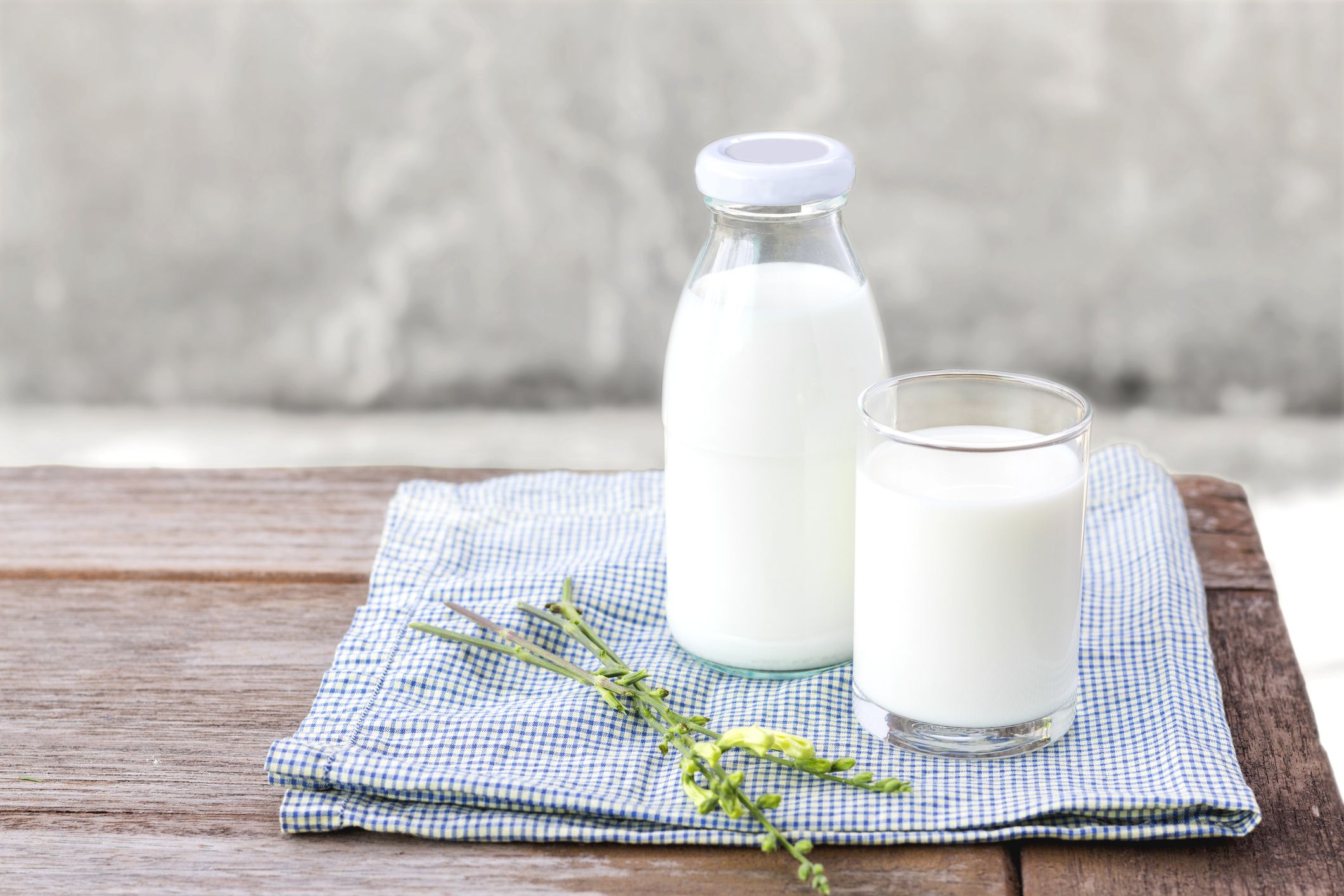 9 Foods & Beverage to Whiten Your Teeth: Milk