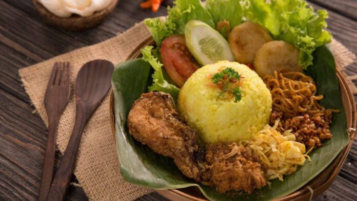8 Delicious Rice Dishes In Indonesia: Nasi Kuning 