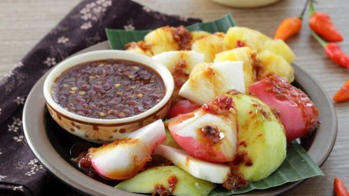 6 Most Popular Indonesian Foods with Peanut Sauce: Rujak Buah