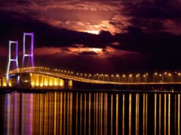 5 Cities With Majestic Night Views in Indonesia: Surabaya